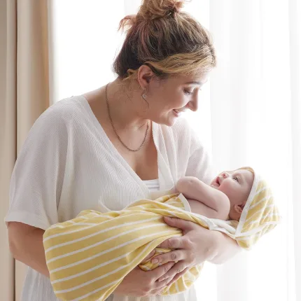Momcozy Baby Towel with Hoo - view 2